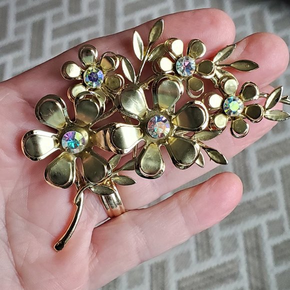 Coro Brooch Flower Pin - Picture 7 of 7